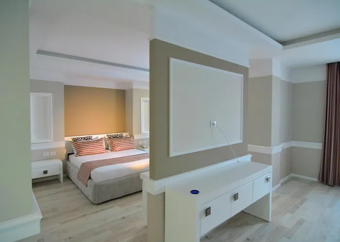 Te Stela & 4* Yrshek